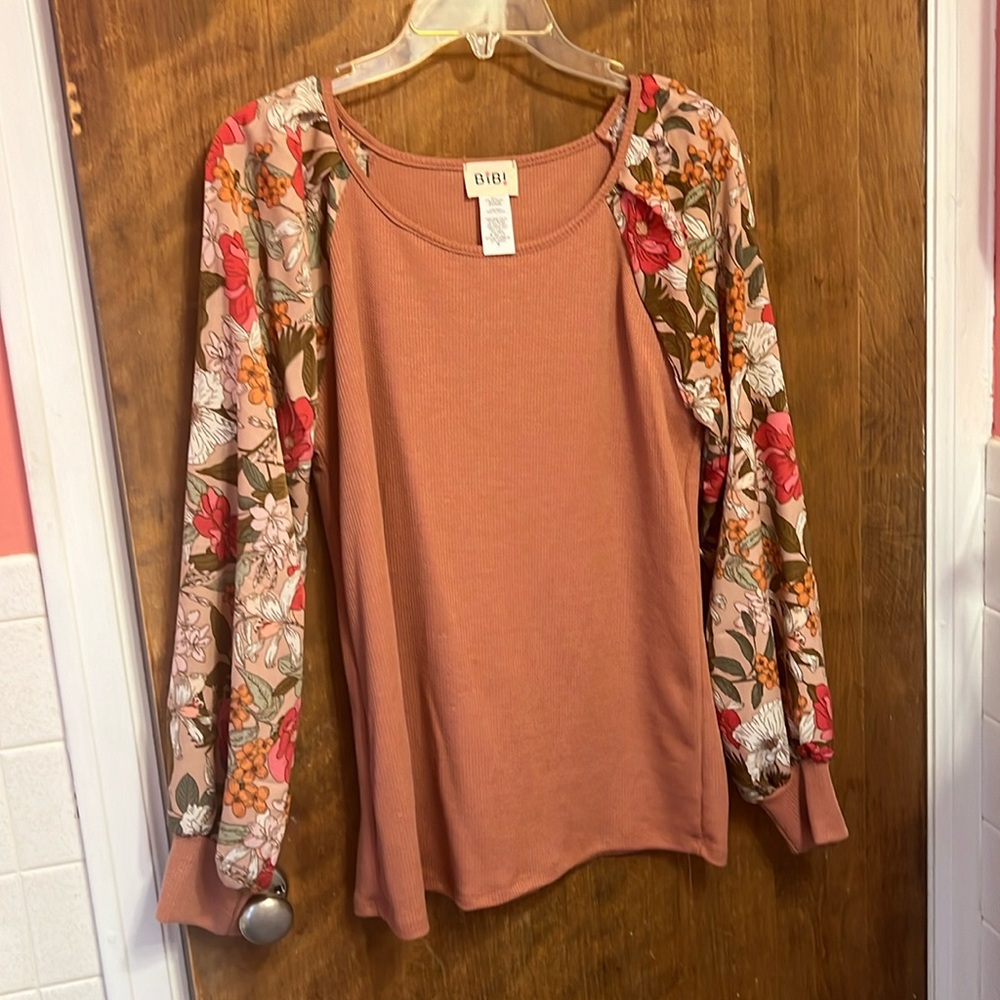 Floral contrast sleeved sweater